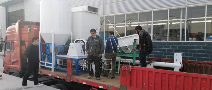 新疆和田250型畜禽颗粒饲料机组装车发货